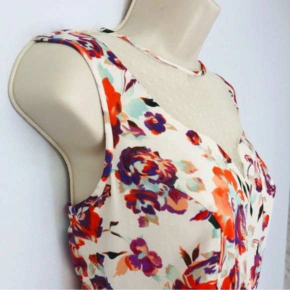 Pinky Floral and Lace Sleeveless Dress - Picture 13 of 16